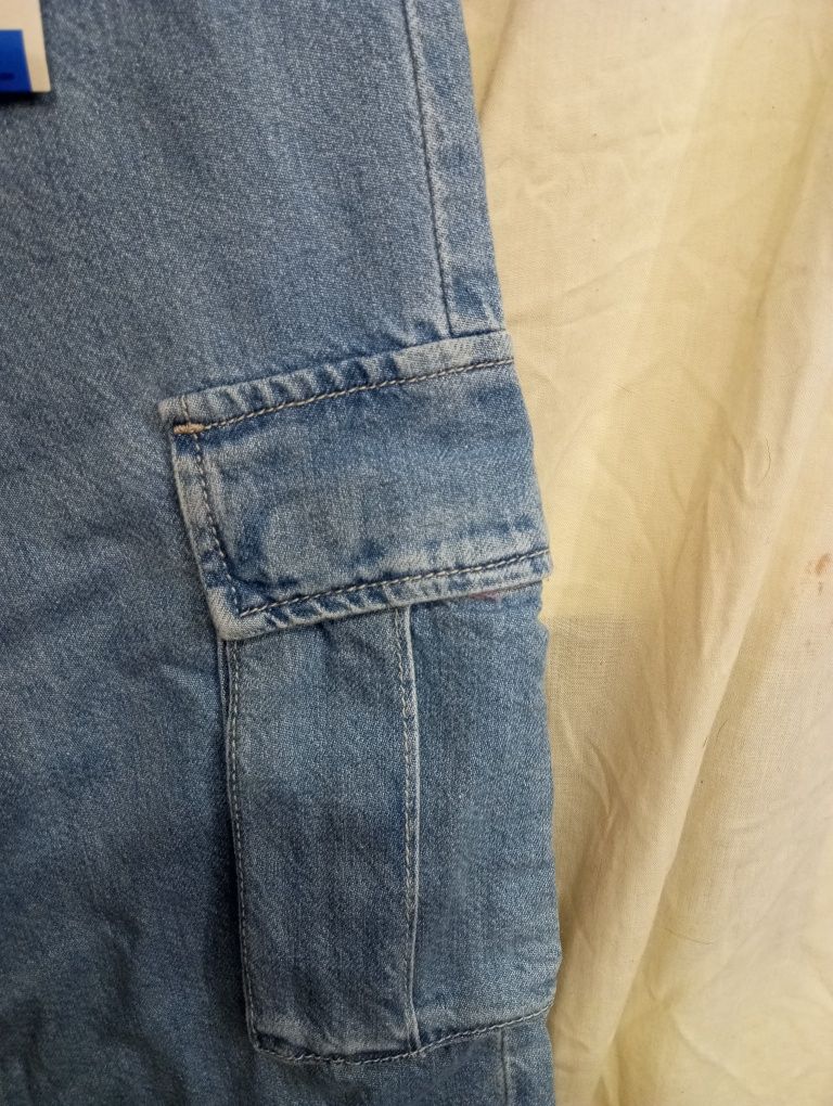 Nowe spodnie Jeansowe Levi's 25/28
