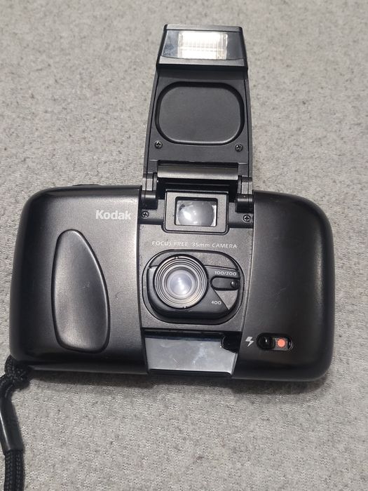 Пленочный фотоапарат.