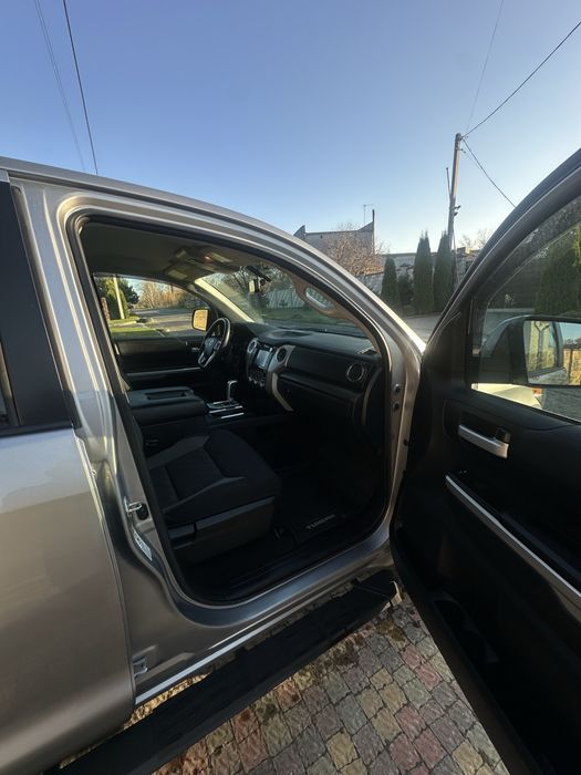 Toyota Tundra 2016 5.7