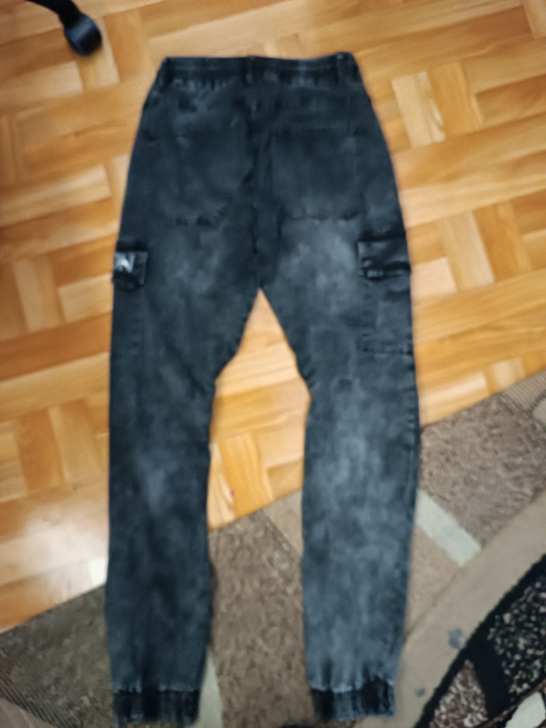 Czarne spodnie jeans