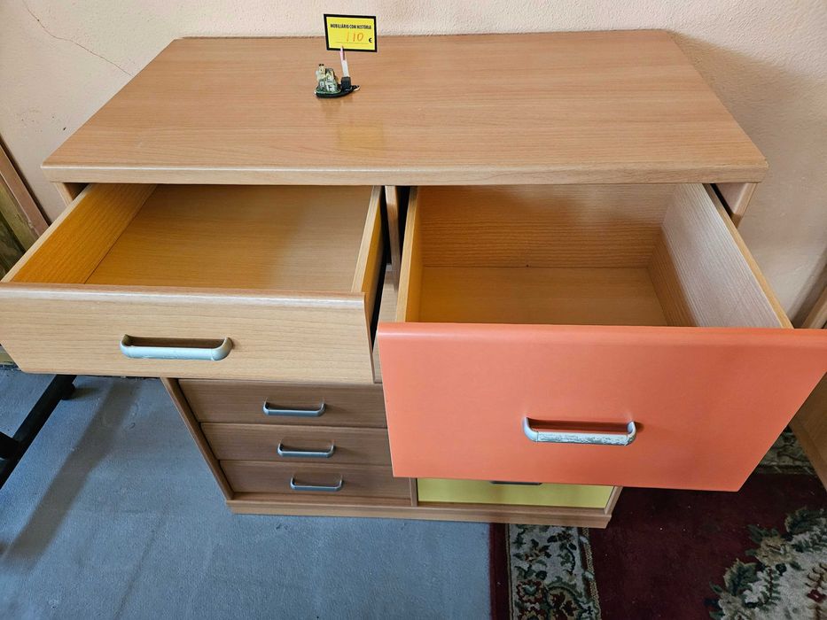 Cómoda de 9 gavetas para quarto de criança - Bom estado geral
