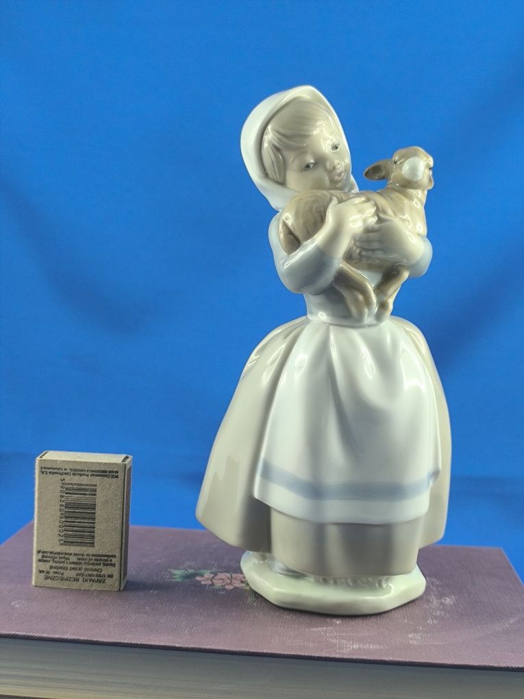 Dziewczyna z owieczką Nao by Lladro Hiszpania #porcelana #ozdoba