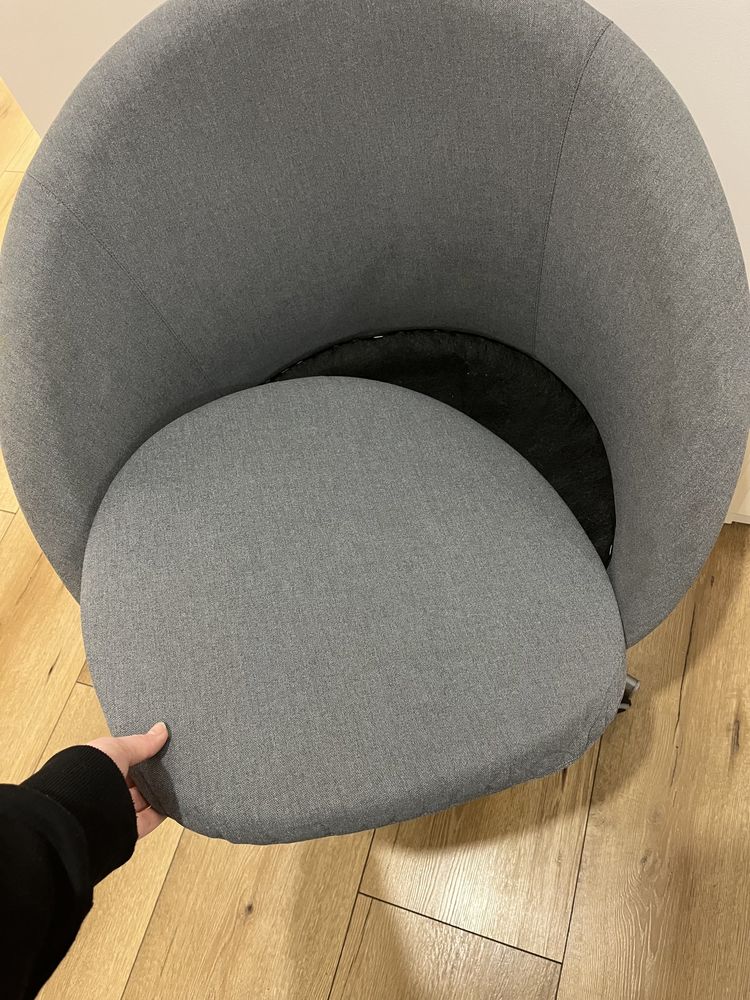 Krzesło obrotowe do biurka Ikea szare SKRUVSTA