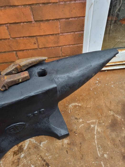 Ogromne kowadło 200kg