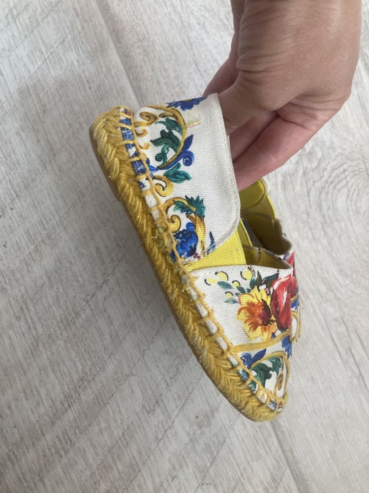 Стильні сліпони від Dolce&Gabbana з принтом майоліка, оригінал