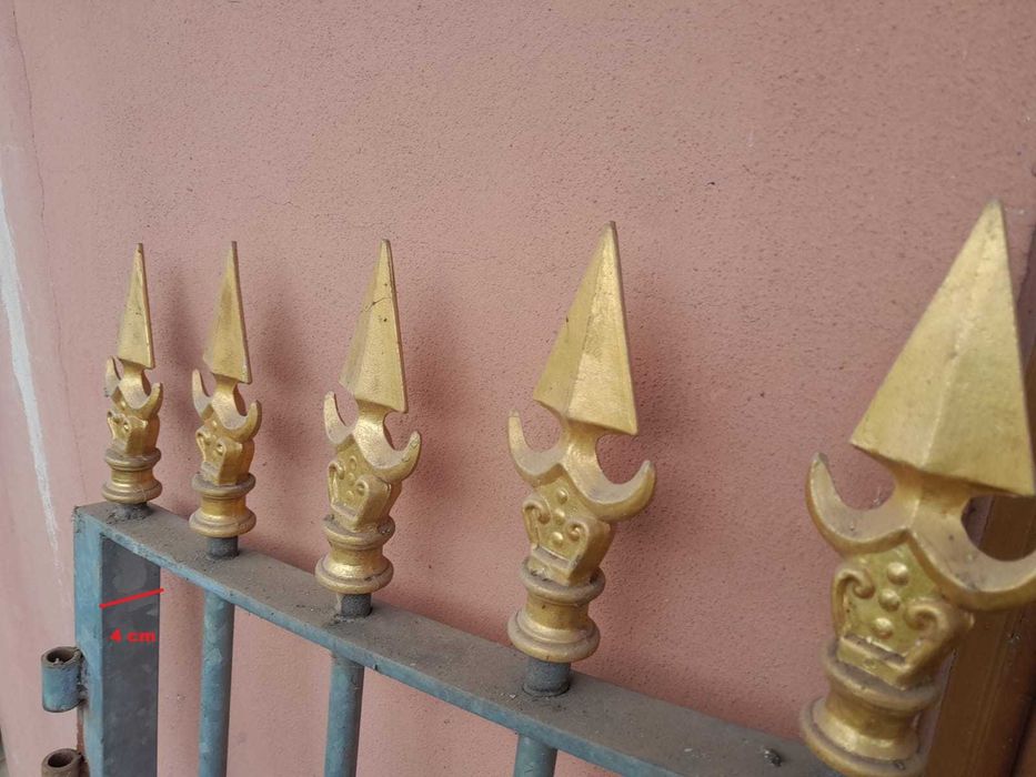 2 Portões em Ferro (grande e pequeno)