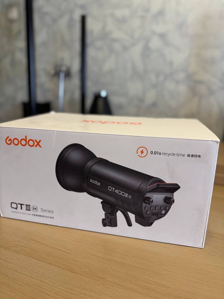 Студійний спалах Godox QT-400 III M