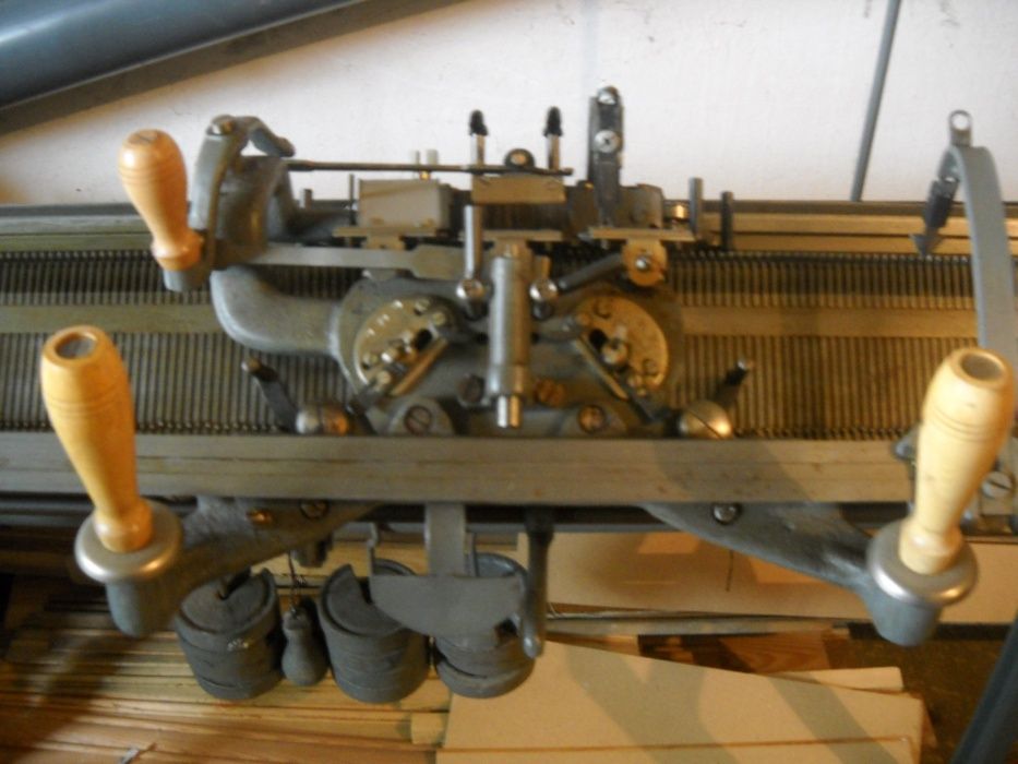Sprzedam maszynę dziewiarską stojącą