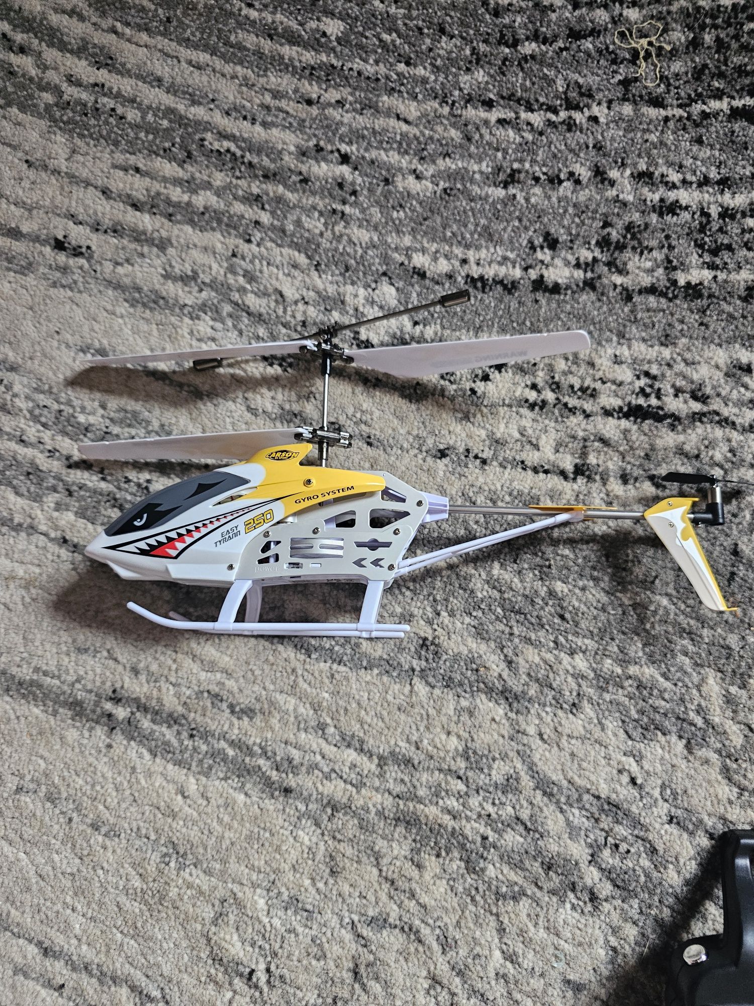 Helikopter RC carson 250 easy tyran raczej na części