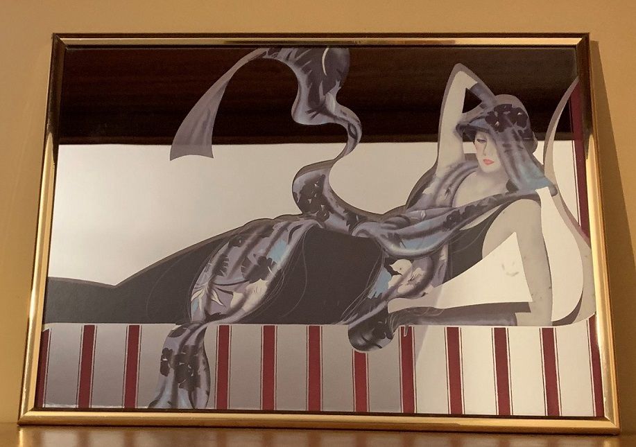 Quadro Espelhado Pintura Mulher de vestido preto deitada