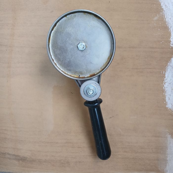 судки металлические, эмалированные. Ключ для консервации.