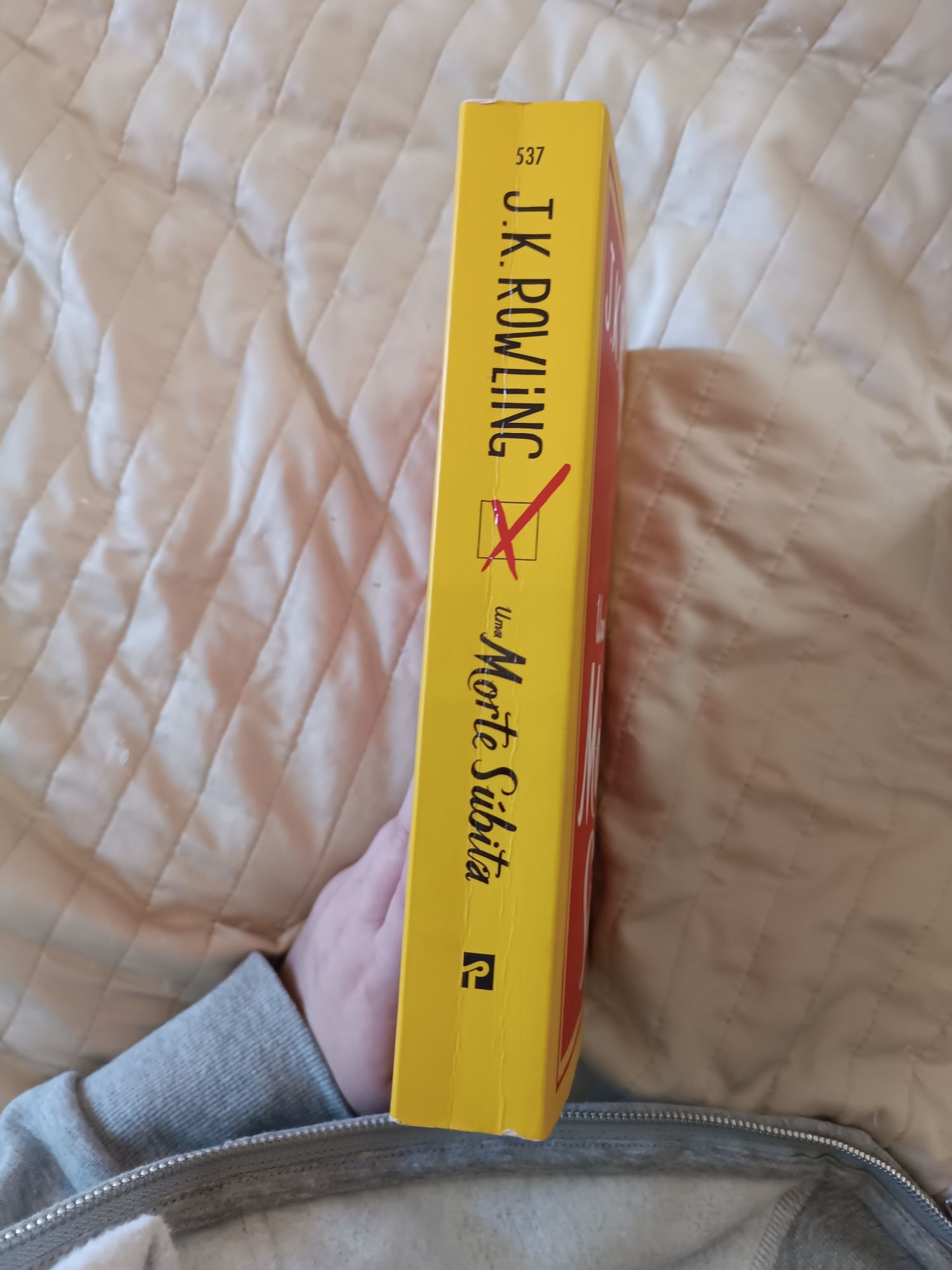 Livro " Uma Morte Súbita" de J.K Rowling