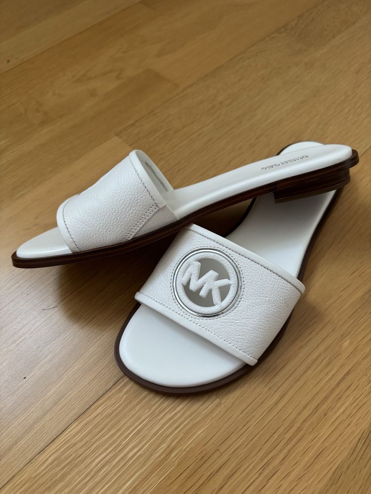 Шльопанці шкіряні Michael Kors