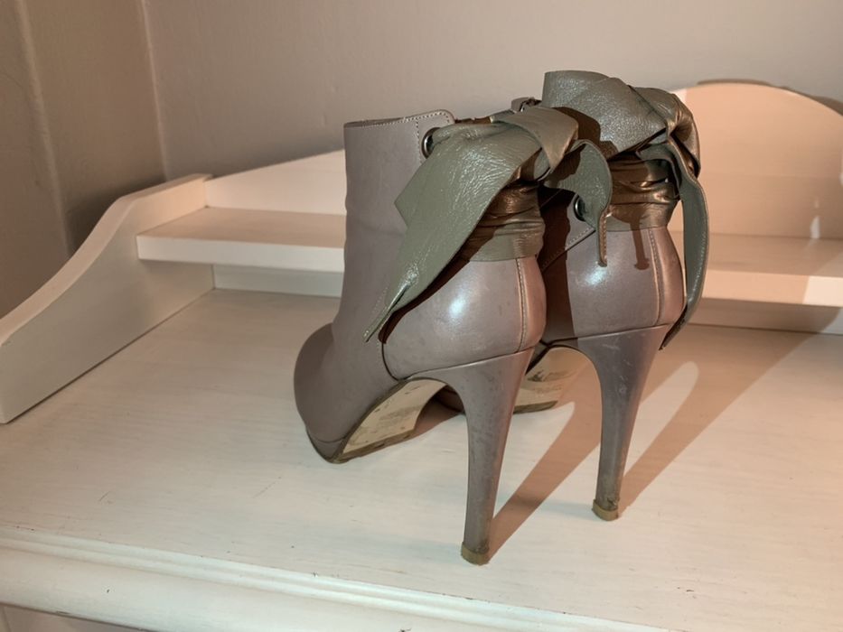 Valentino skórzane kozaki botki szpilki czułenka nude beige rozmiar 36