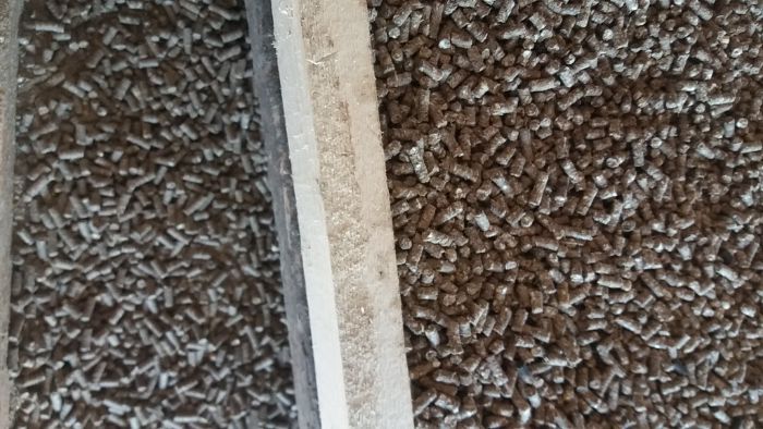 гранульований комбікорм для маленьких кроликів курки несучки домашній