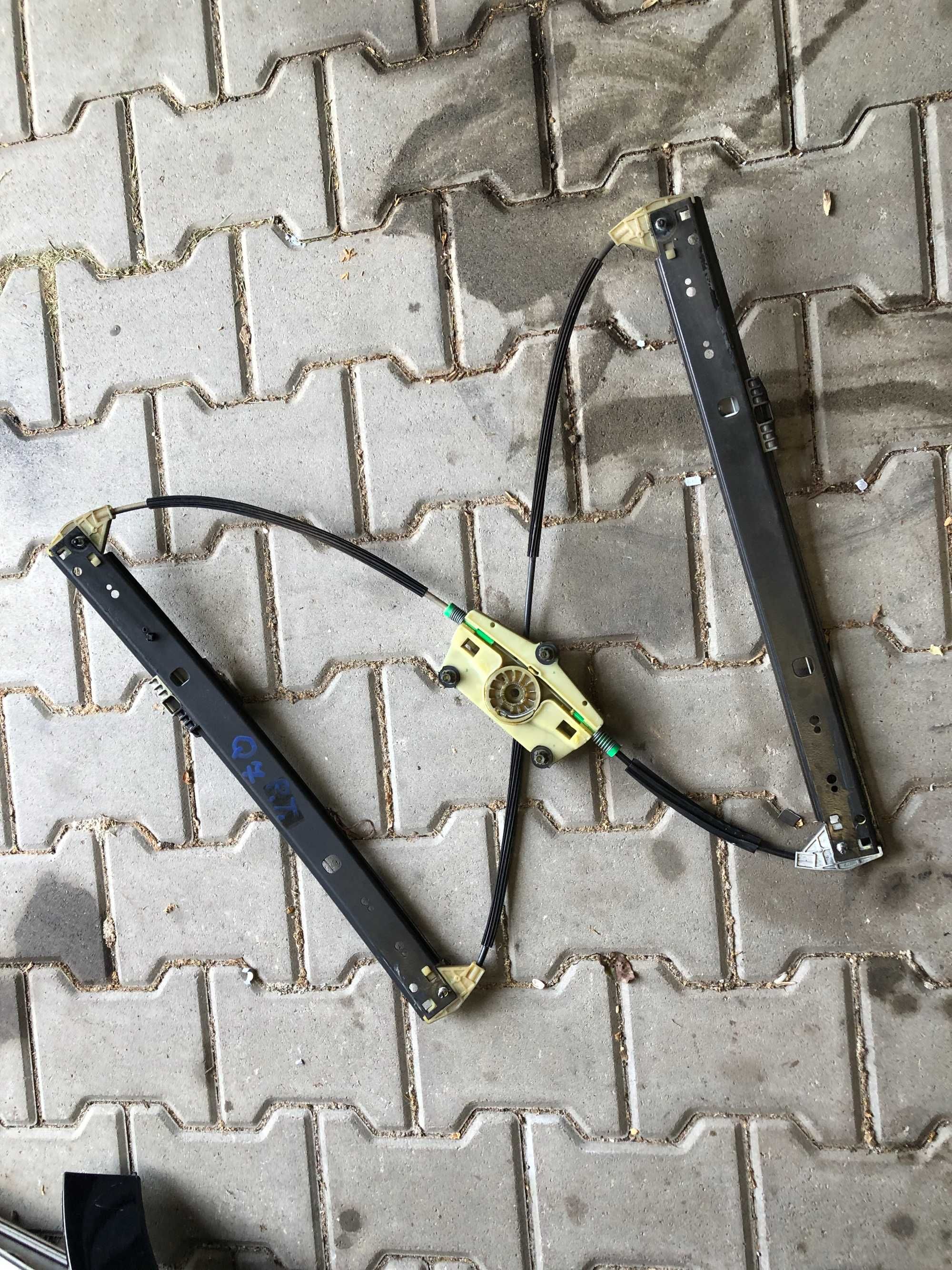 Mechanizm podnośnik szyby prawy tył Audi Q7 4L
