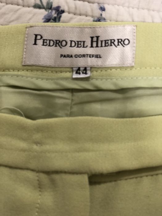 Calças finas forradas verde menta da marca Pedro del Hierro