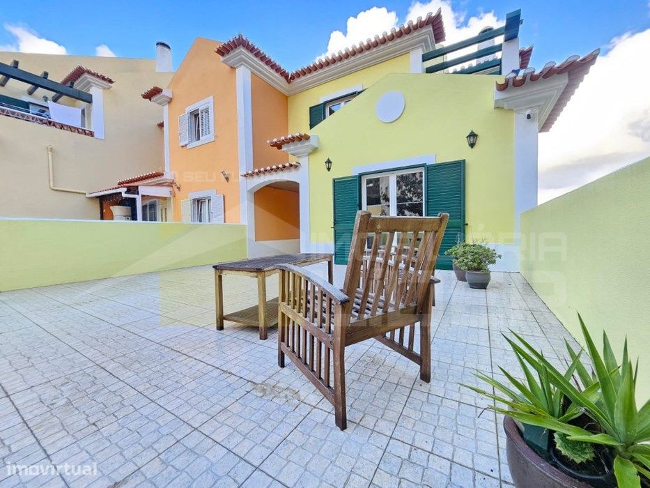 Casa geminada T4 com espaço exterior no Jerumelo - Milharado