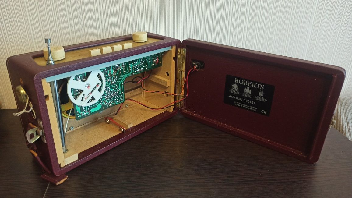 Радиоприёмник Roberts модель R250
