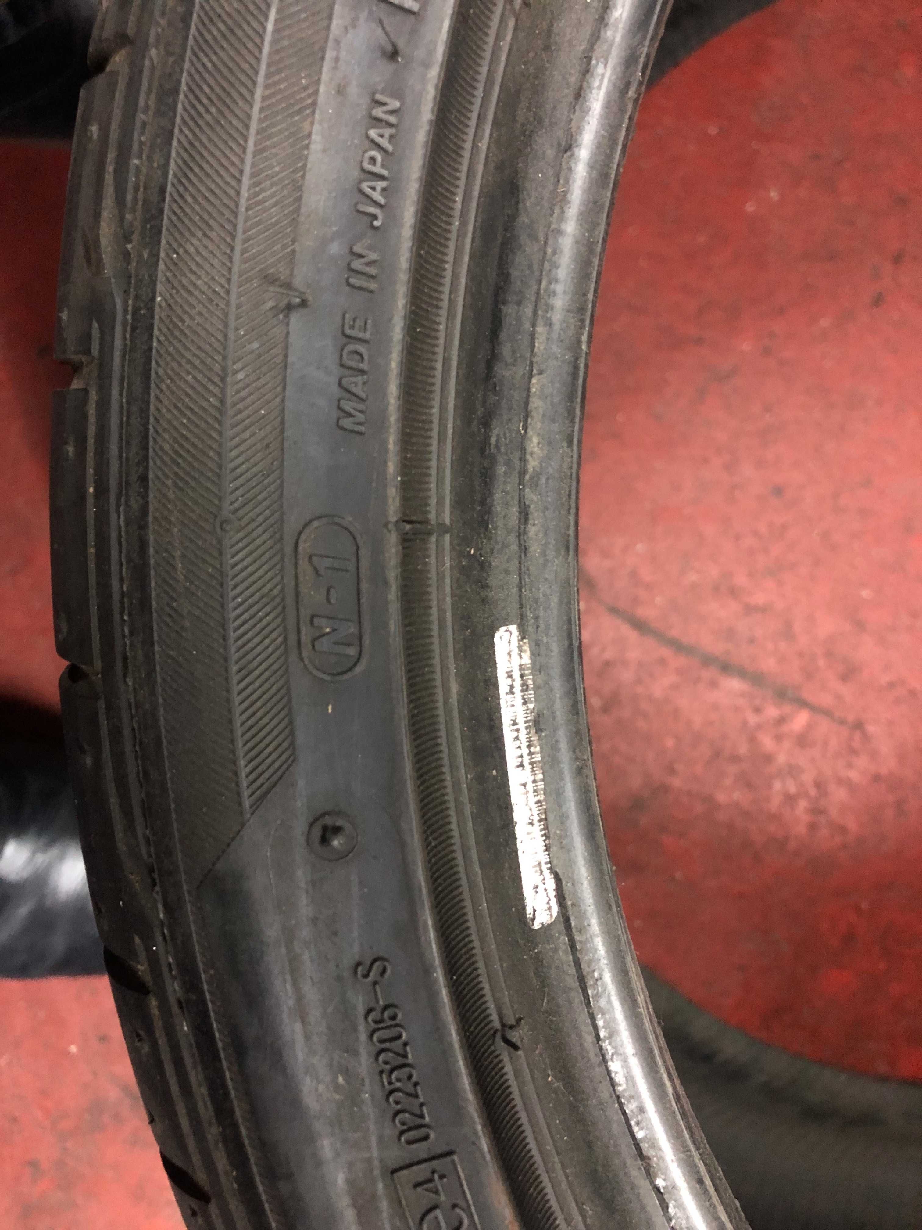 Porsche Pneus Bridgestone 235/35 ZR 19