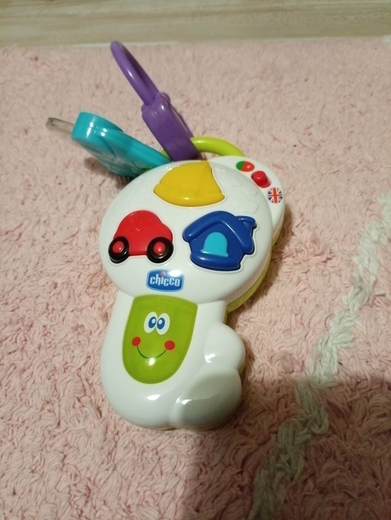 Vários brinquedos de bebé