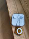 iPod shuffle + słuchawki Apple earpods