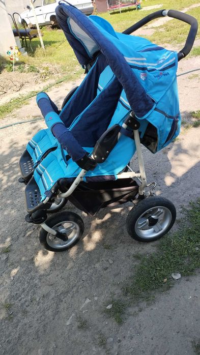 Коляска для двійні або близнюків