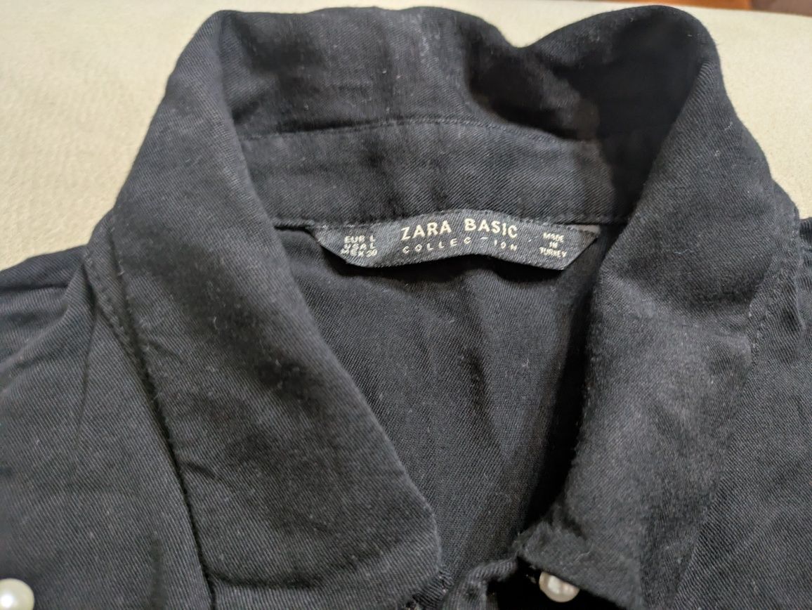 Camisa preta com pérolas da Zara