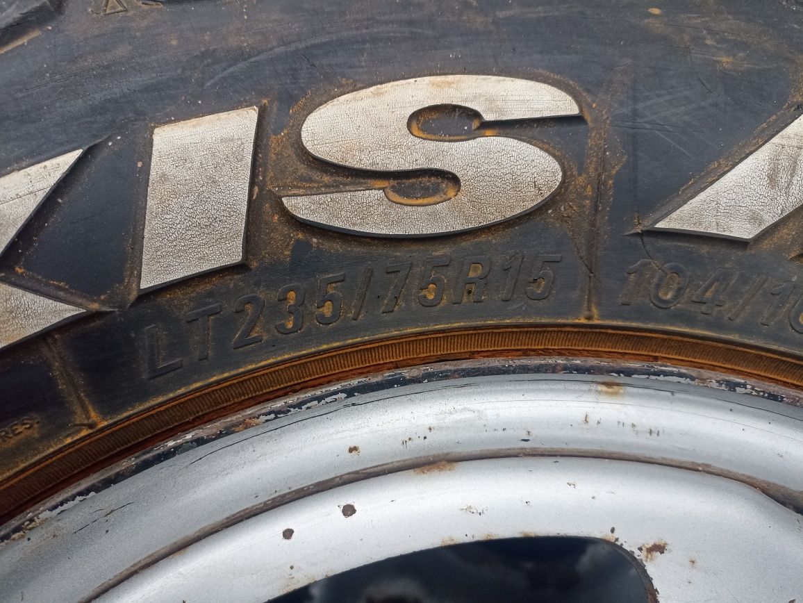 Продам покры Maxis bighorn off road 235/75 r15