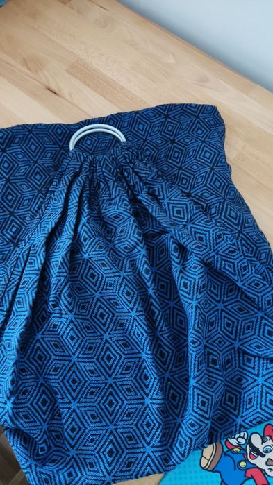 Żakardowa chusta kółkowa Little Frog Cube Indygo do noszenia dzieci