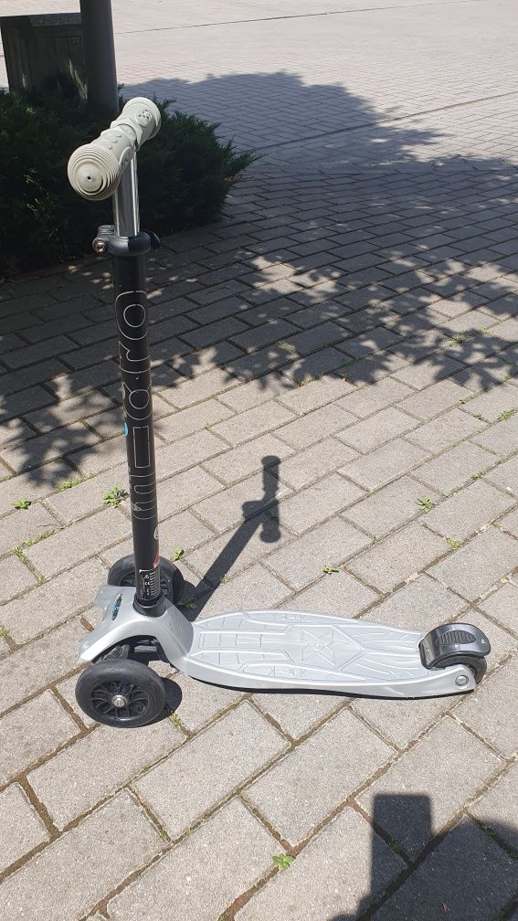 Hulajnoga trójkołowa Micro Maxi w bardzo dobrym stanie