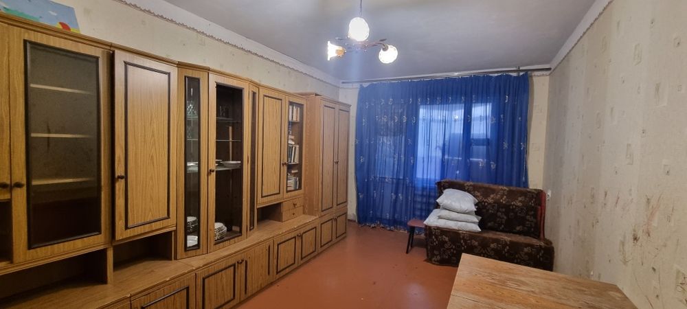 Оренда двокімнатної квартири на Таврійському . Другий поверх .