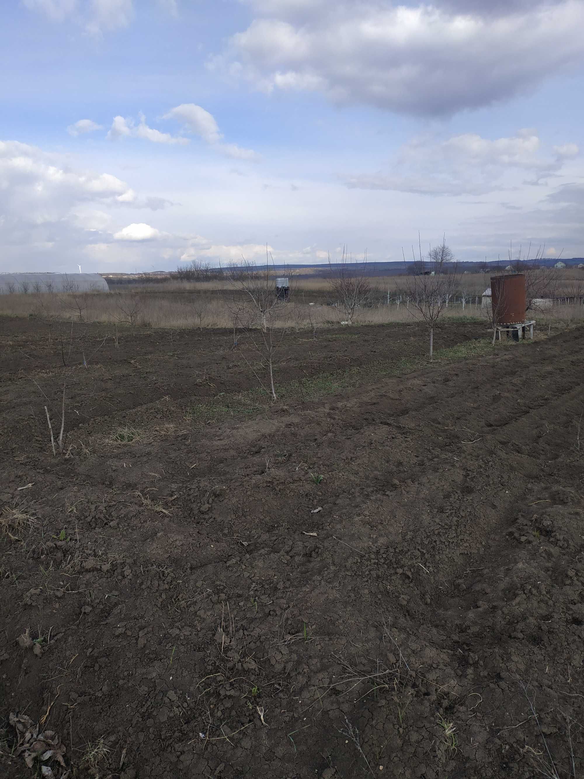 земельна ділянка під забудову з малим будиночком