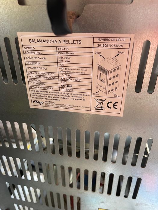 Salamandra a pellets em otimo estado