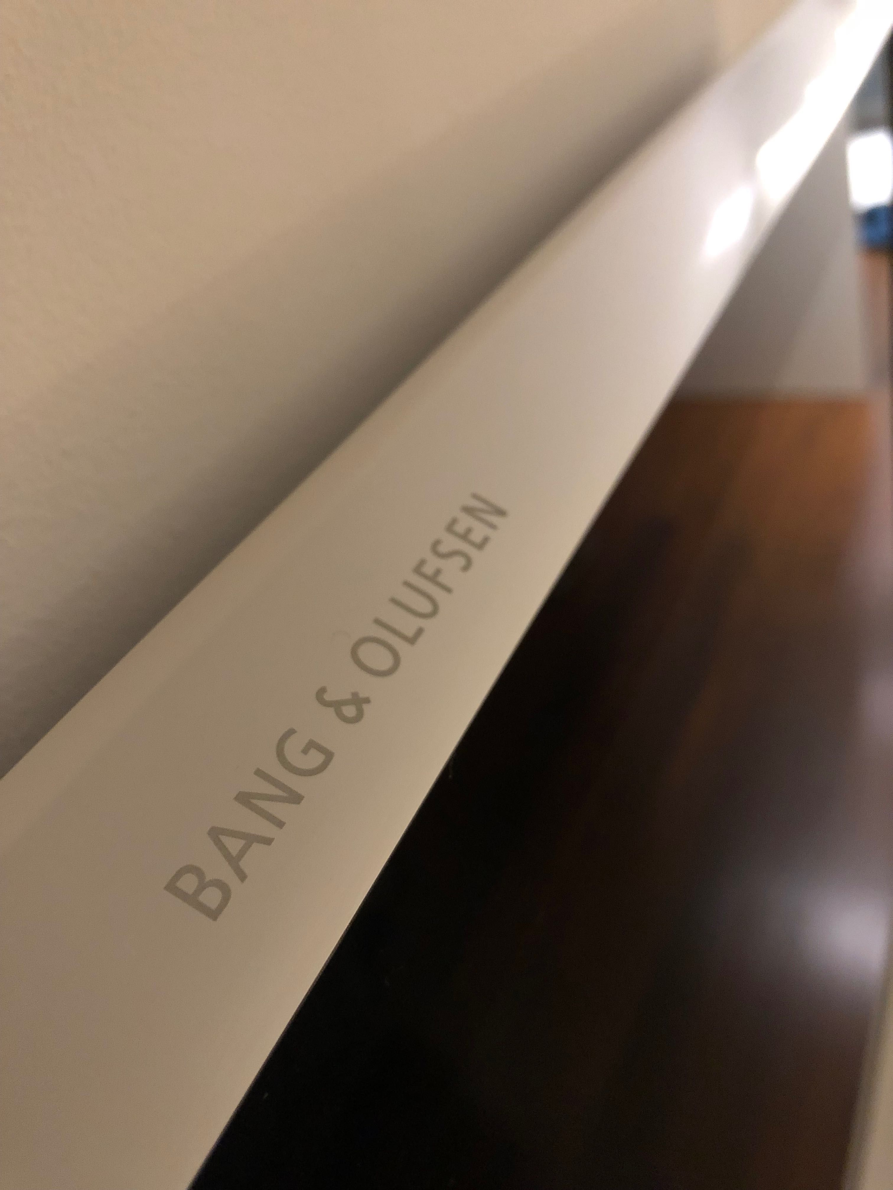 Bang & Olufsen BEOVISION 10-32 na caixa com defeito