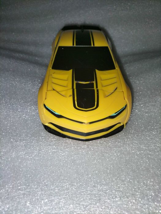 Велика машинка трансформер оригінал Бамбелбі Hasbro, 29см.