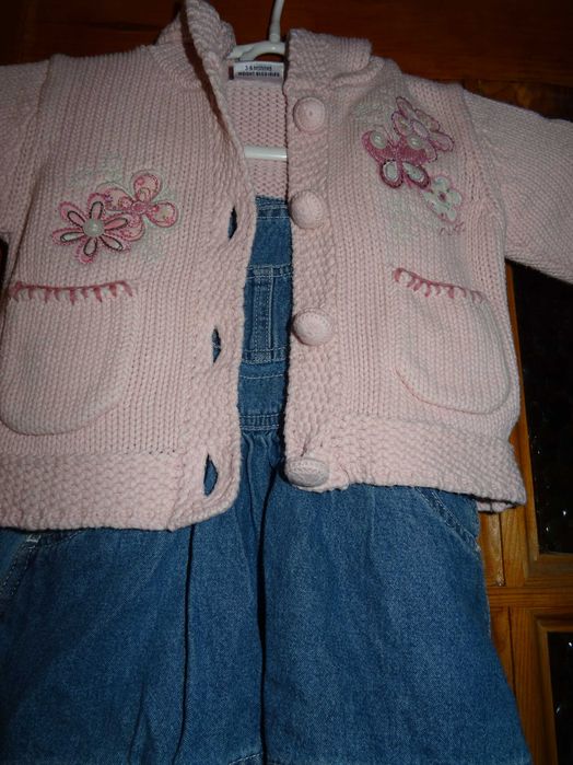 Spódniczka i sweterek na 3-6 miesięcy.