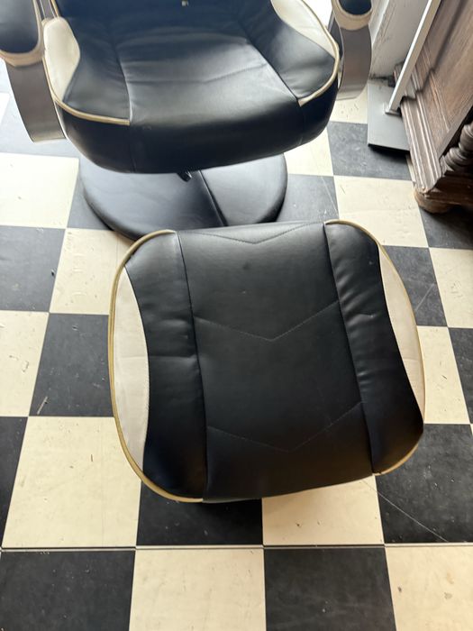 Fotel obrotowy z podnóżkiem w stylu gamingowym