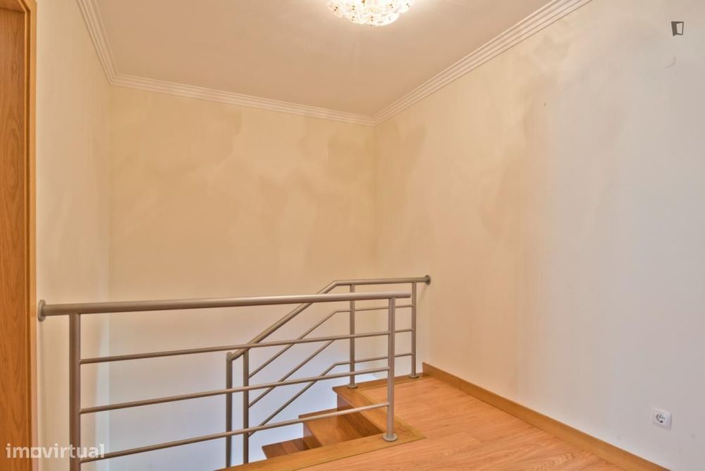 Apartamento com 4 quartos - localizado em Setubal