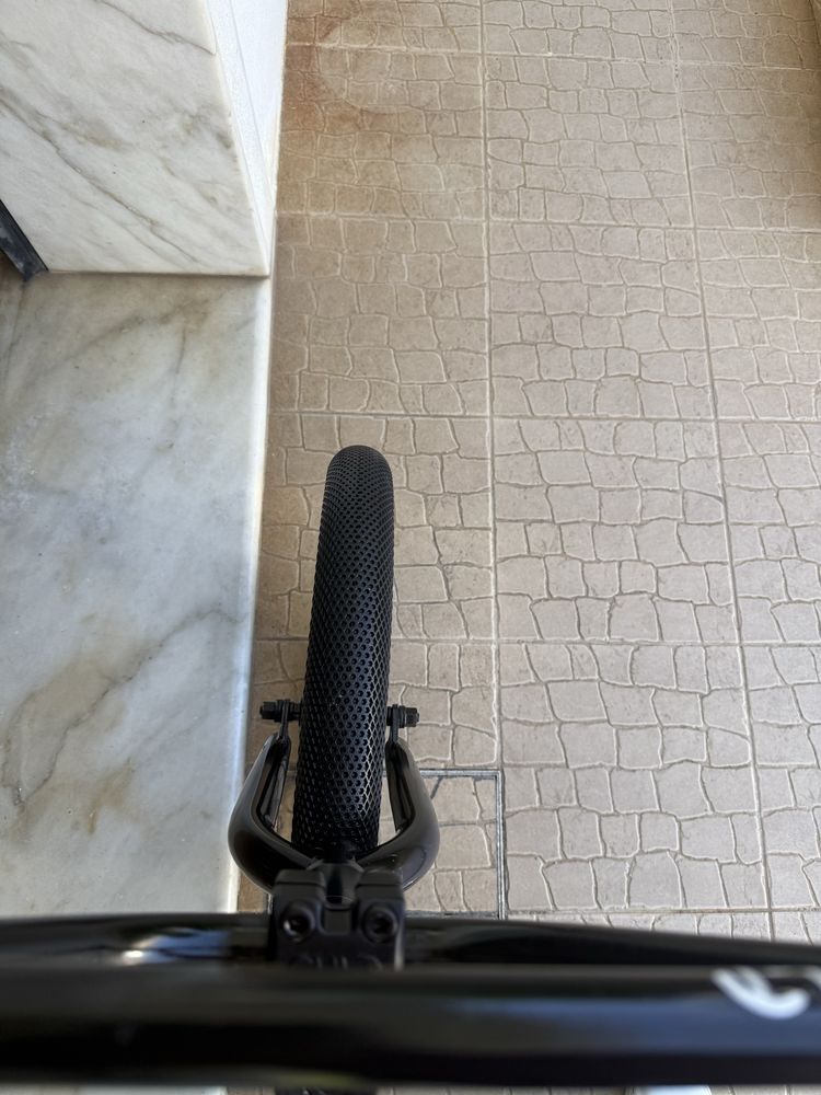 Bicicleta BMX CULT Control 20.75" 2022