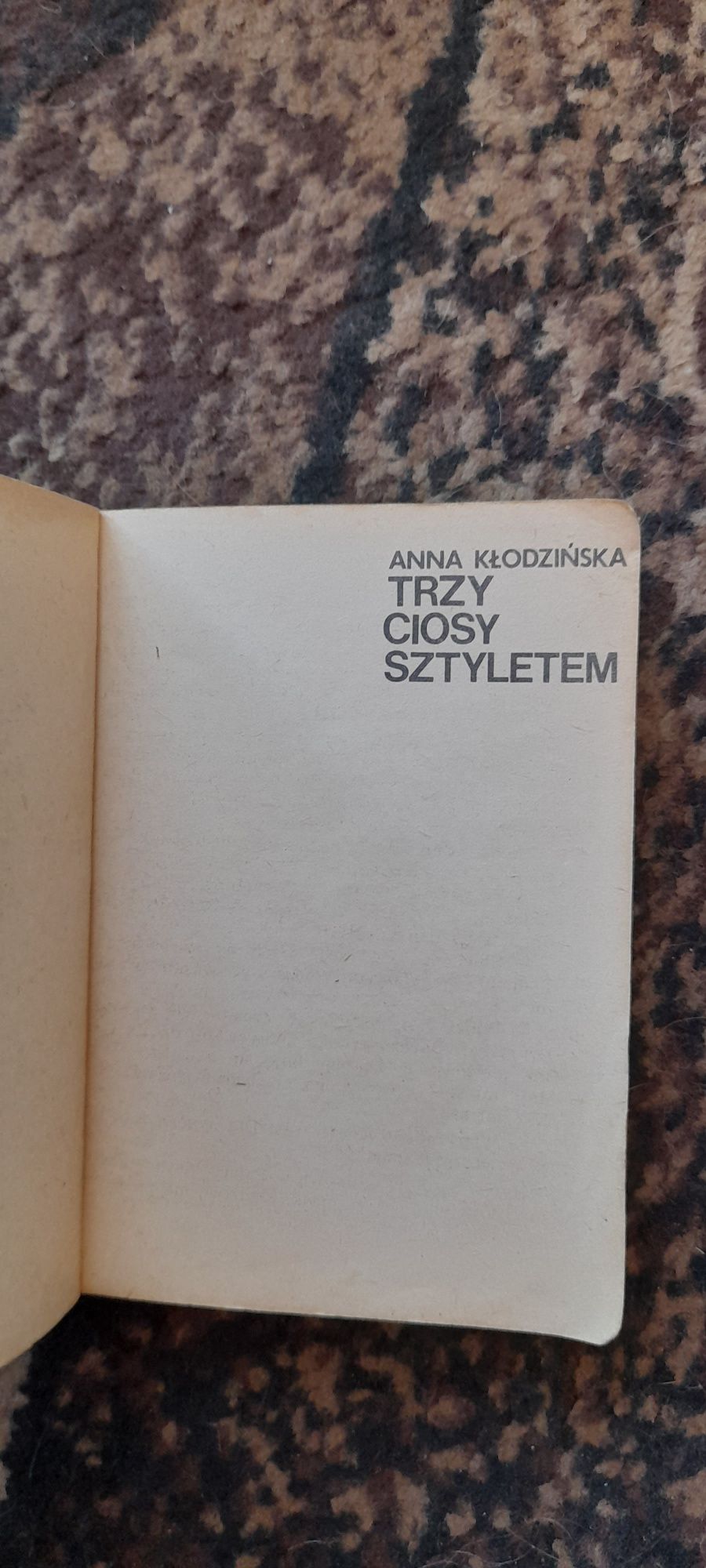 Trzy ciosy sztyletem (kryminał) - Anna Kłodzińska wyd I 1986