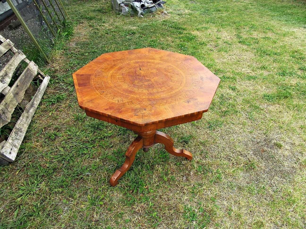Intarsjowany stolik BIEDERMEIER