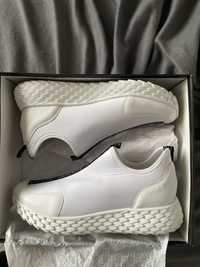 Białe buty damskie Kazar