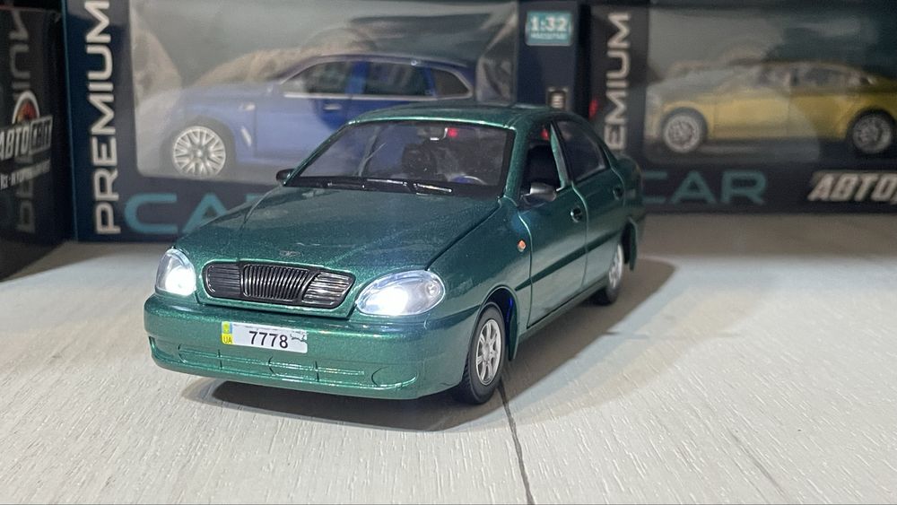 Машинка Lanos колекційна модель авто 1:22 1:24