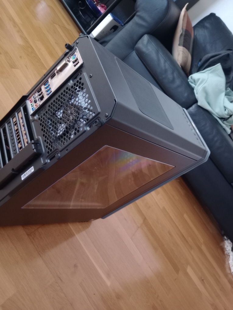 Computador gamer com menos de 1 ano