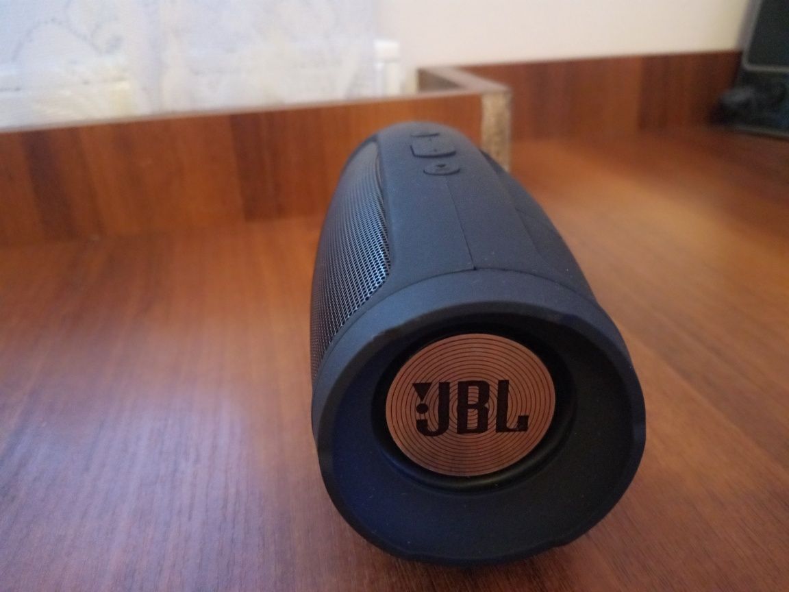 Продаю колонку JBL CHARGE MINI 3+