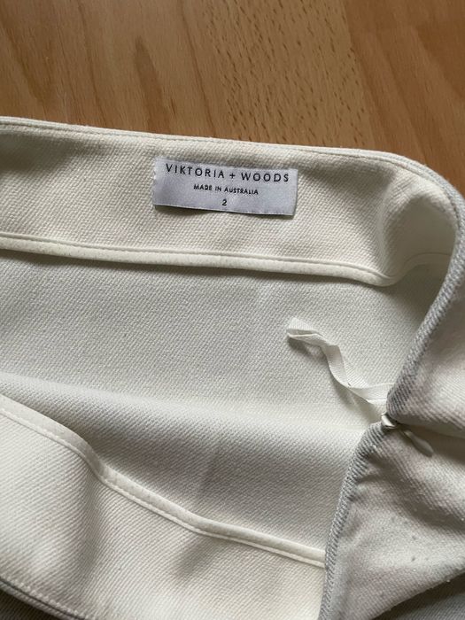 Спідниця жіноча у смужку Viktoria+Woods біла сіра юбка-карандаш довга