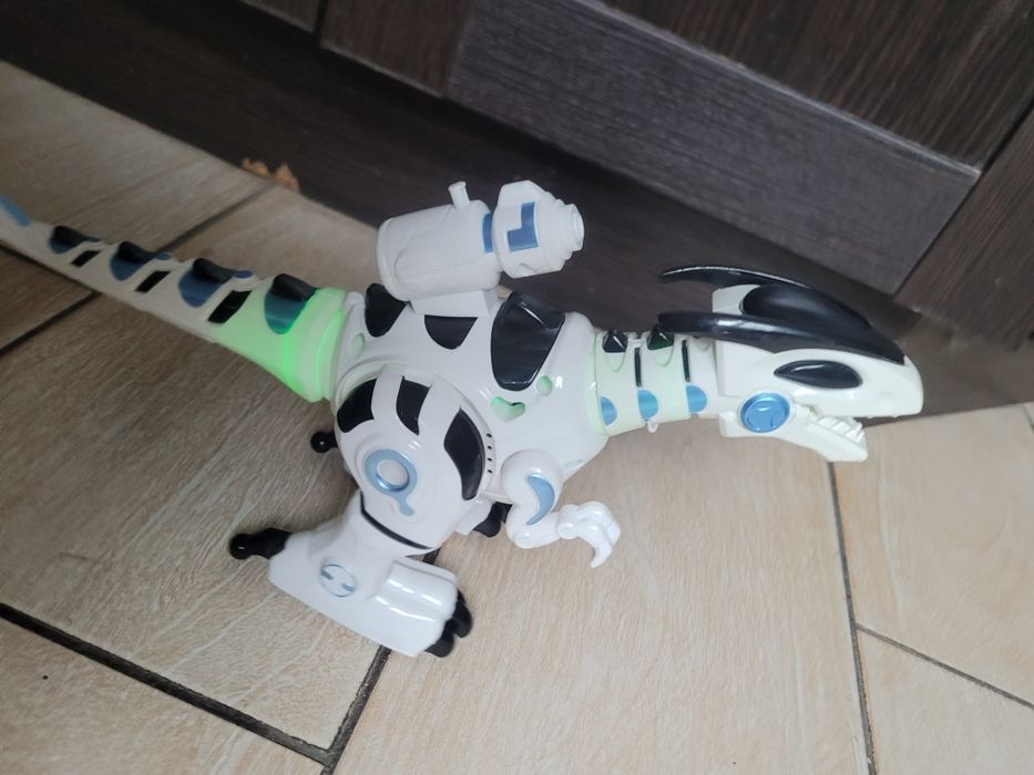 Інтерактивний робот "Дракон"