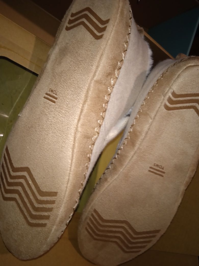 Домашние меховые тапочки Toms