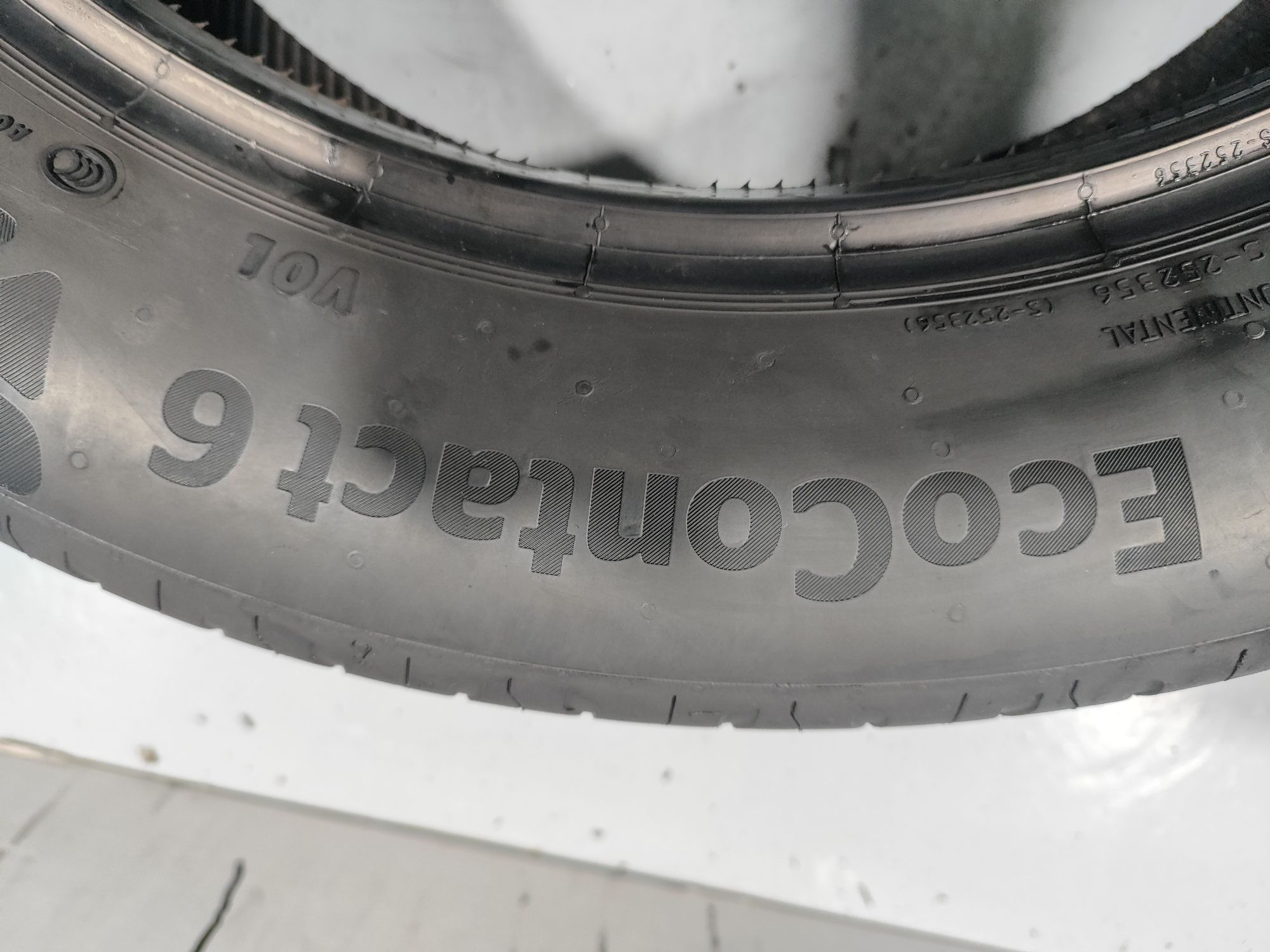 2 pneus semi novos 235-55R19 Continental - Ofera dos portes